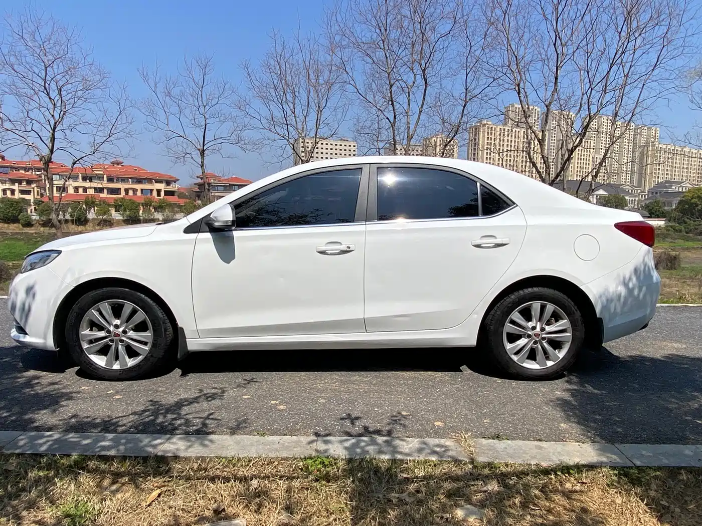 Photo 4 - Roewe 360