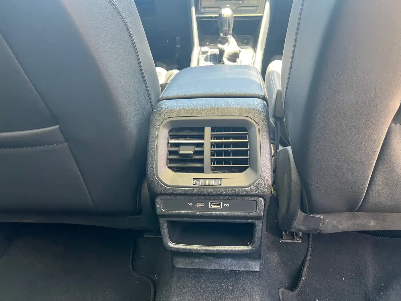 Volkswagen Tharu 2022 280TSI FWD Luxury Edition фото 6
