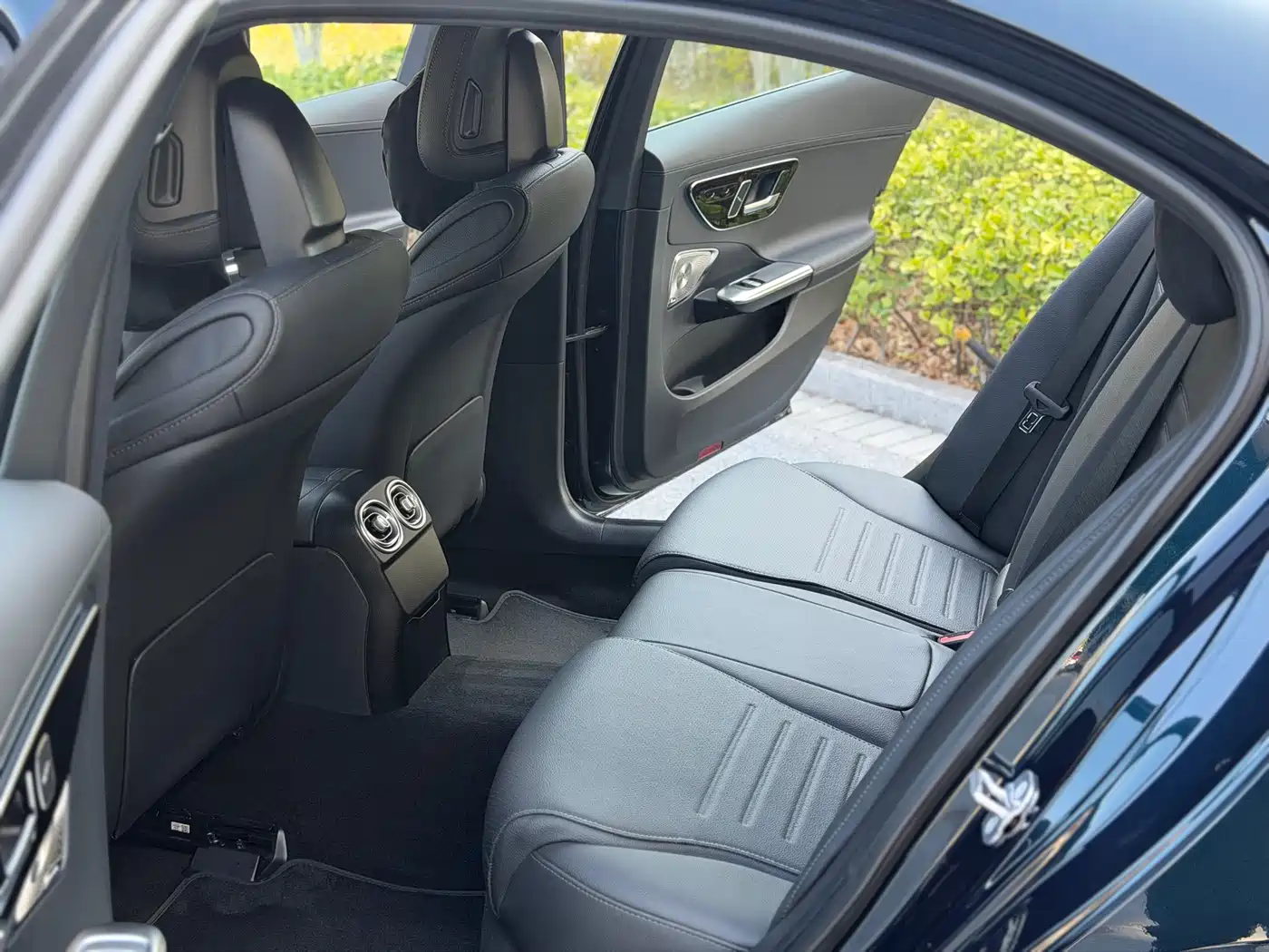 Mercedes-Benz C-Class 2023 Facelift II C 260 L Night Edition фото 11