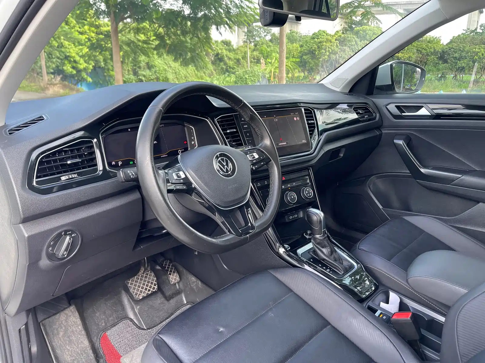 Фото 18 - Volkswagen T-ROC