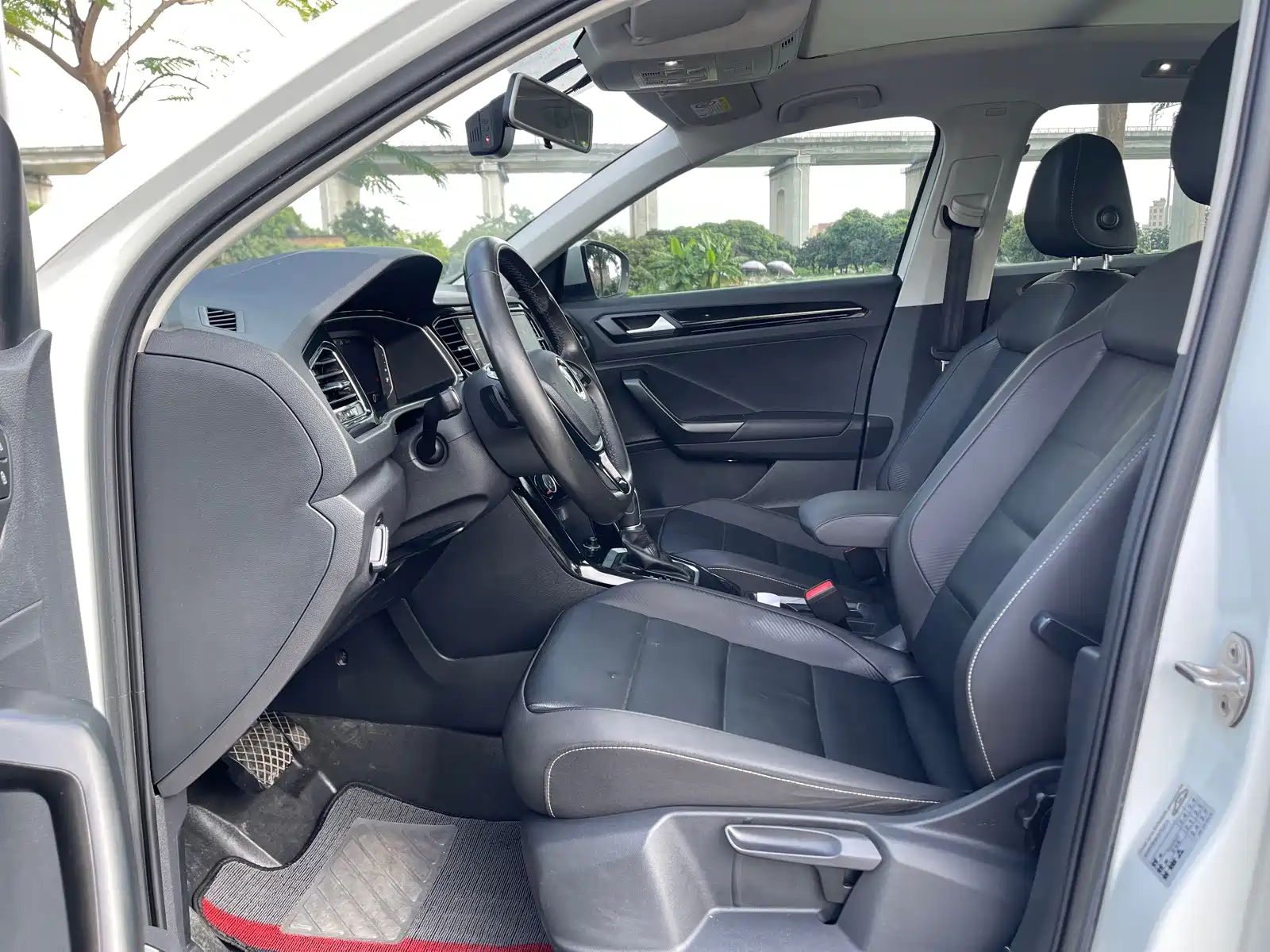 Фото 20 - Volkswagen T-ROC