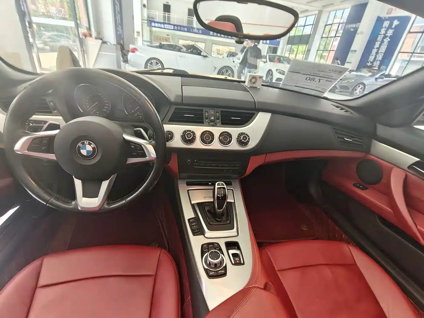 BMW Z4 2012 sDrive20i Leading фото 5