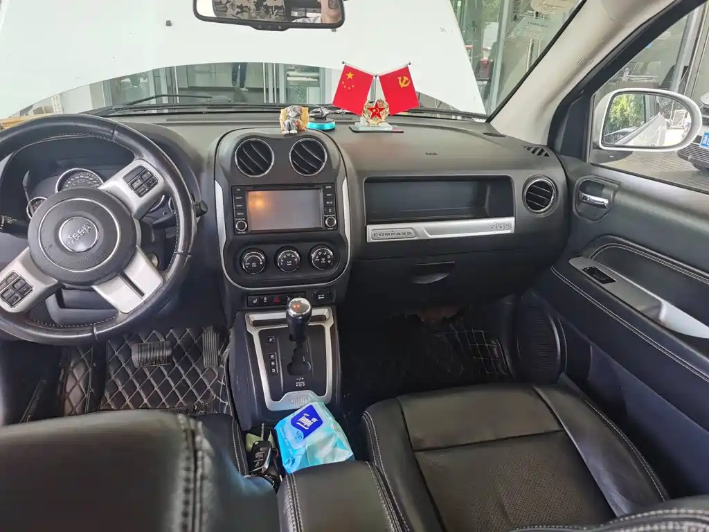 Jeep Compass (Import) 2015 2014 Facelift 2.4L 4WD Luxury Navigation Edition