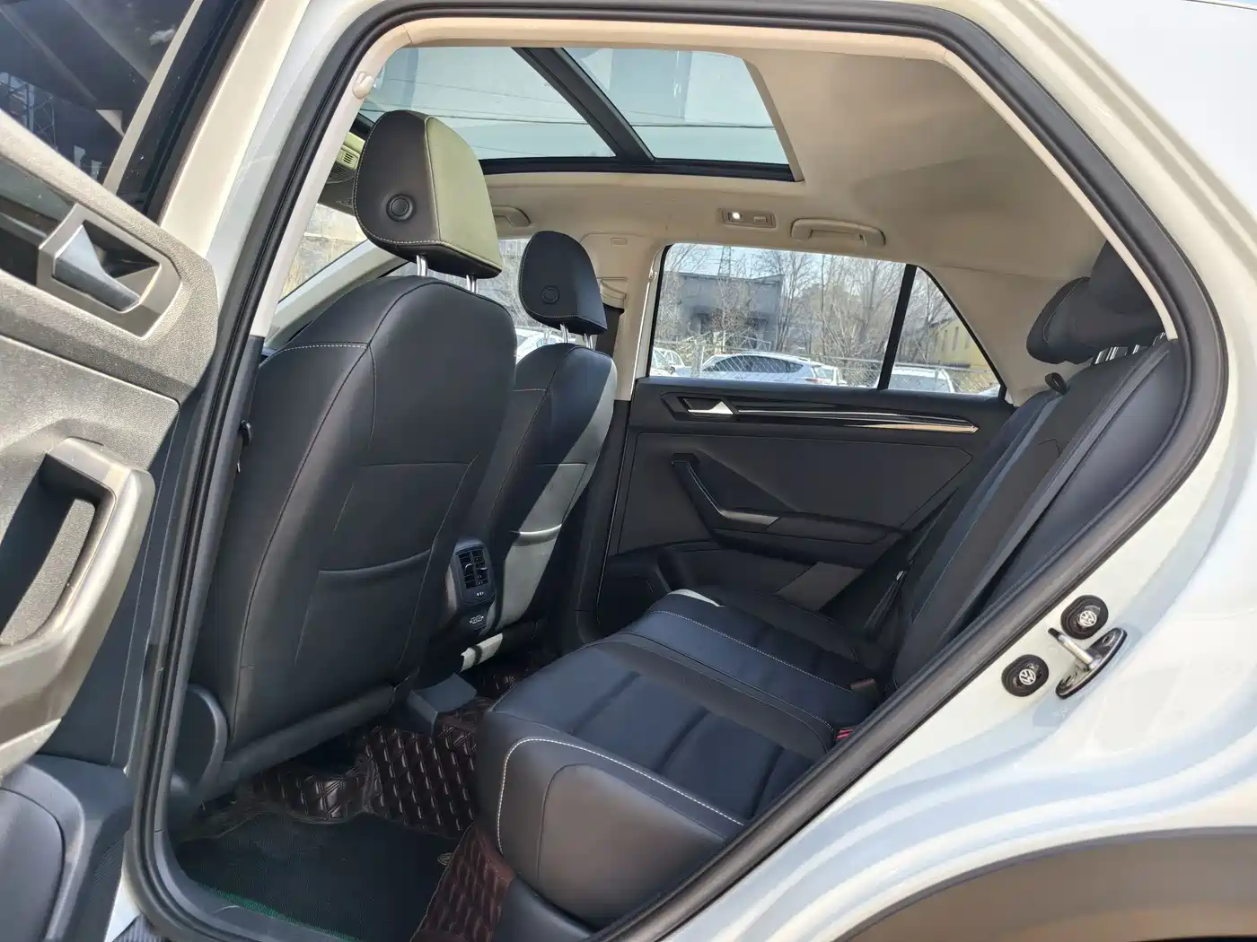 VOLKSWAGEN T ROC EXPLORING SONGS