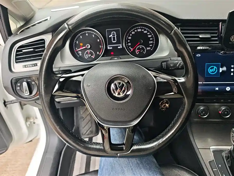 Volkswagen Golf 2015 1.6L Automatic Comfort фото 15