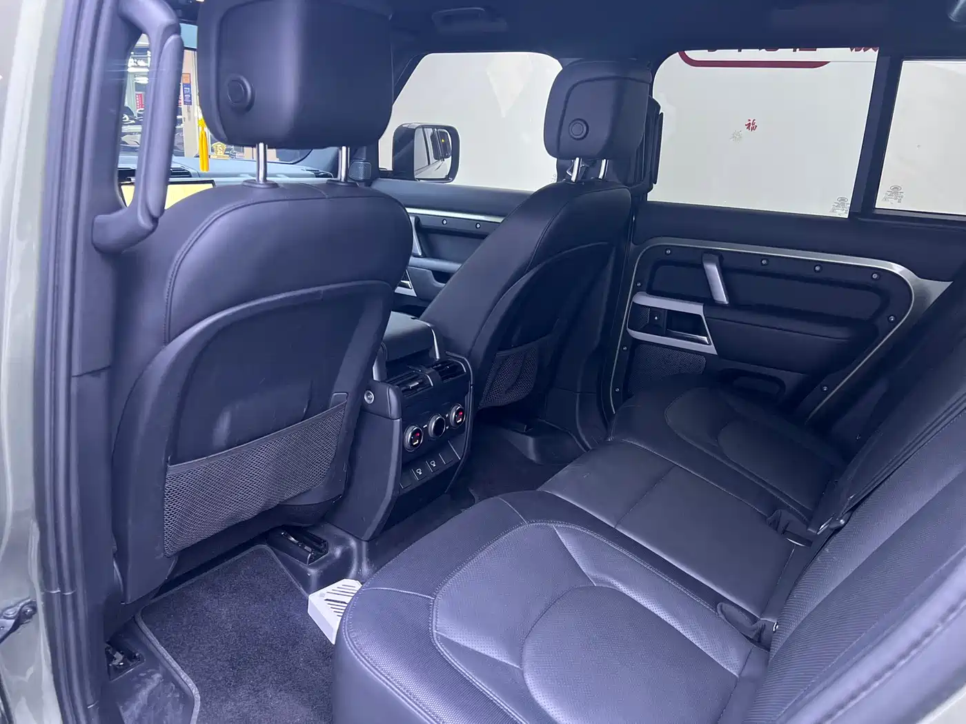 Land Rover Defender 2022 110 P400 X-DYNAMIC HSE фото 9