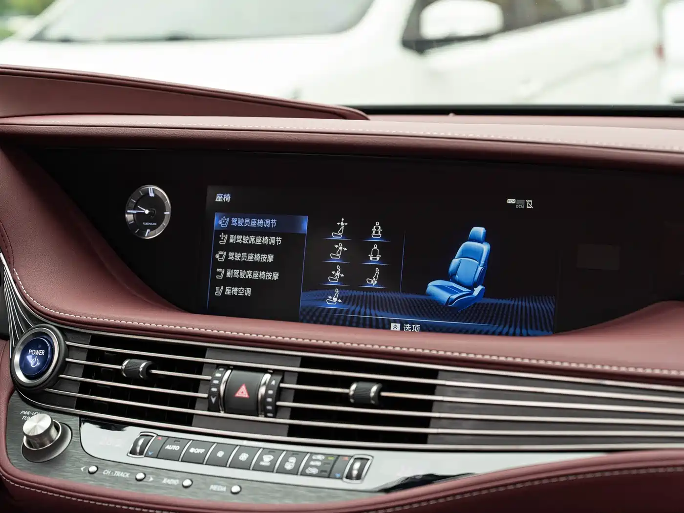 Фото 16 - Lexus LS