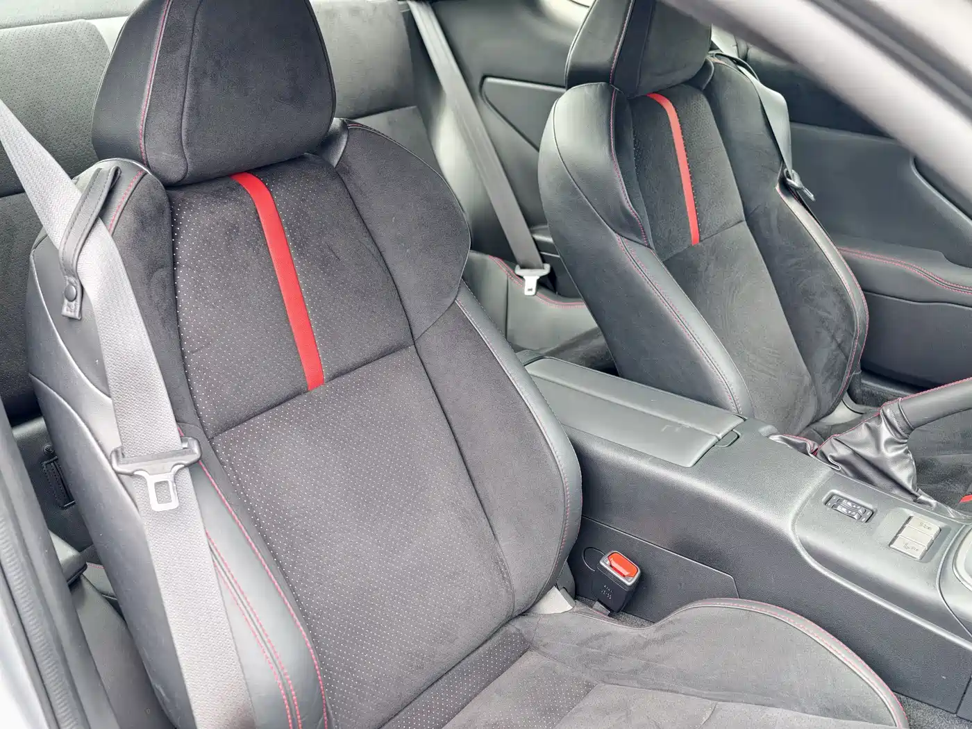 Subaru BRZ 2022 2.4L Manual фото 15