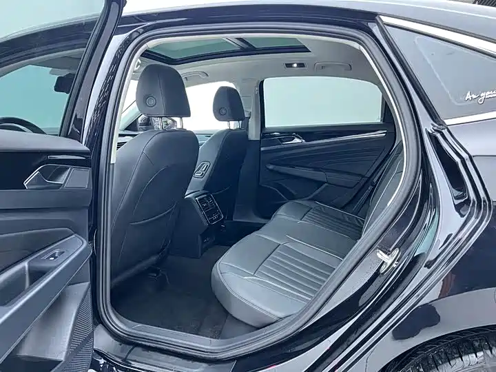 Volkswagen Passat 2023 Facelift 330TSI Starlight Elite Edition фото 5