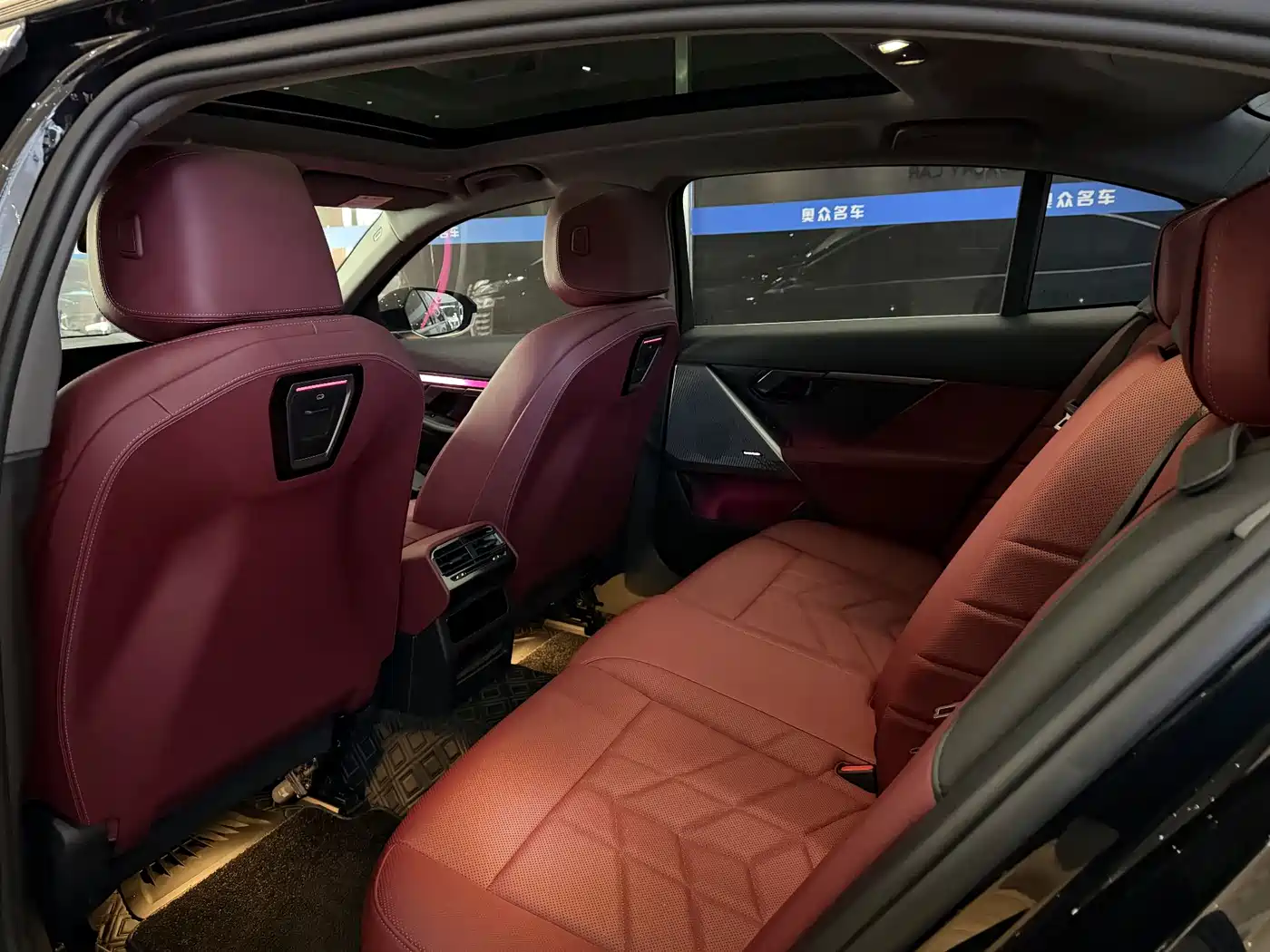 BMW 5 Series 2024 530Li Leading M Sport Package фото 10