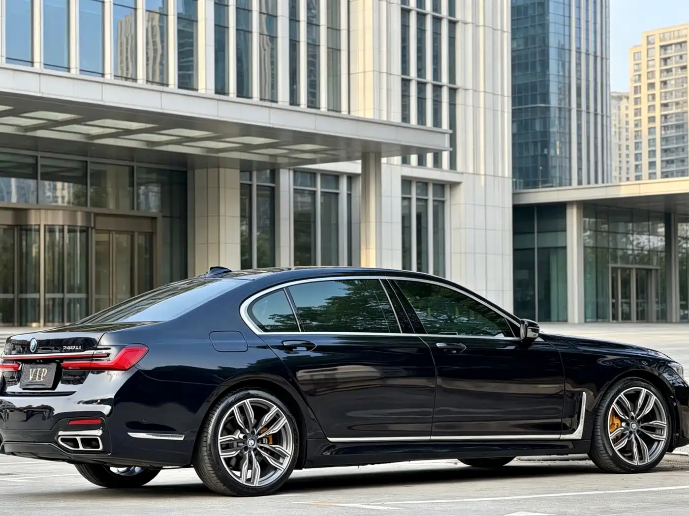 BMW 7 Series 2018 740Li xDrive Premium Type M Sport Package фото 7