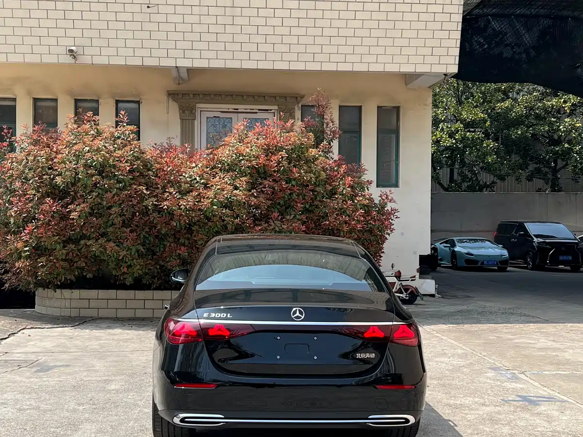 MERCEDES-BENZ E-CLASS