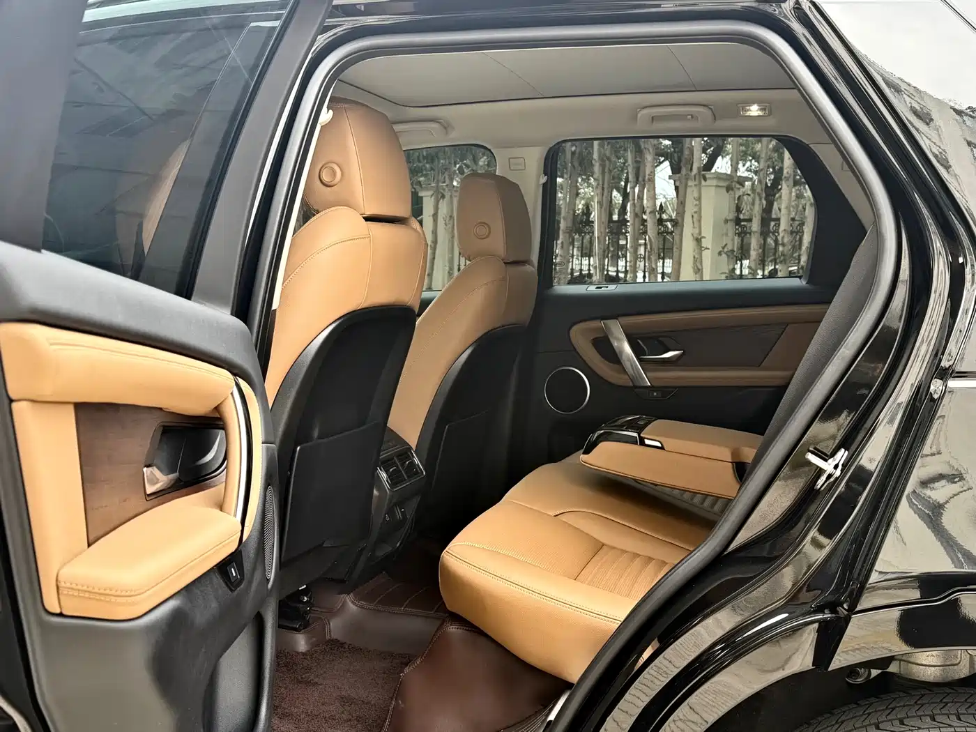 Land Rover Discovery Sport 2024 Luxury Custom Edition фото 9