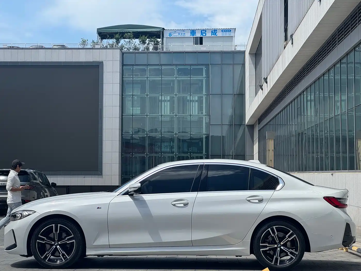 BMW 3 Series 2023 325i M Sport Package фото 12