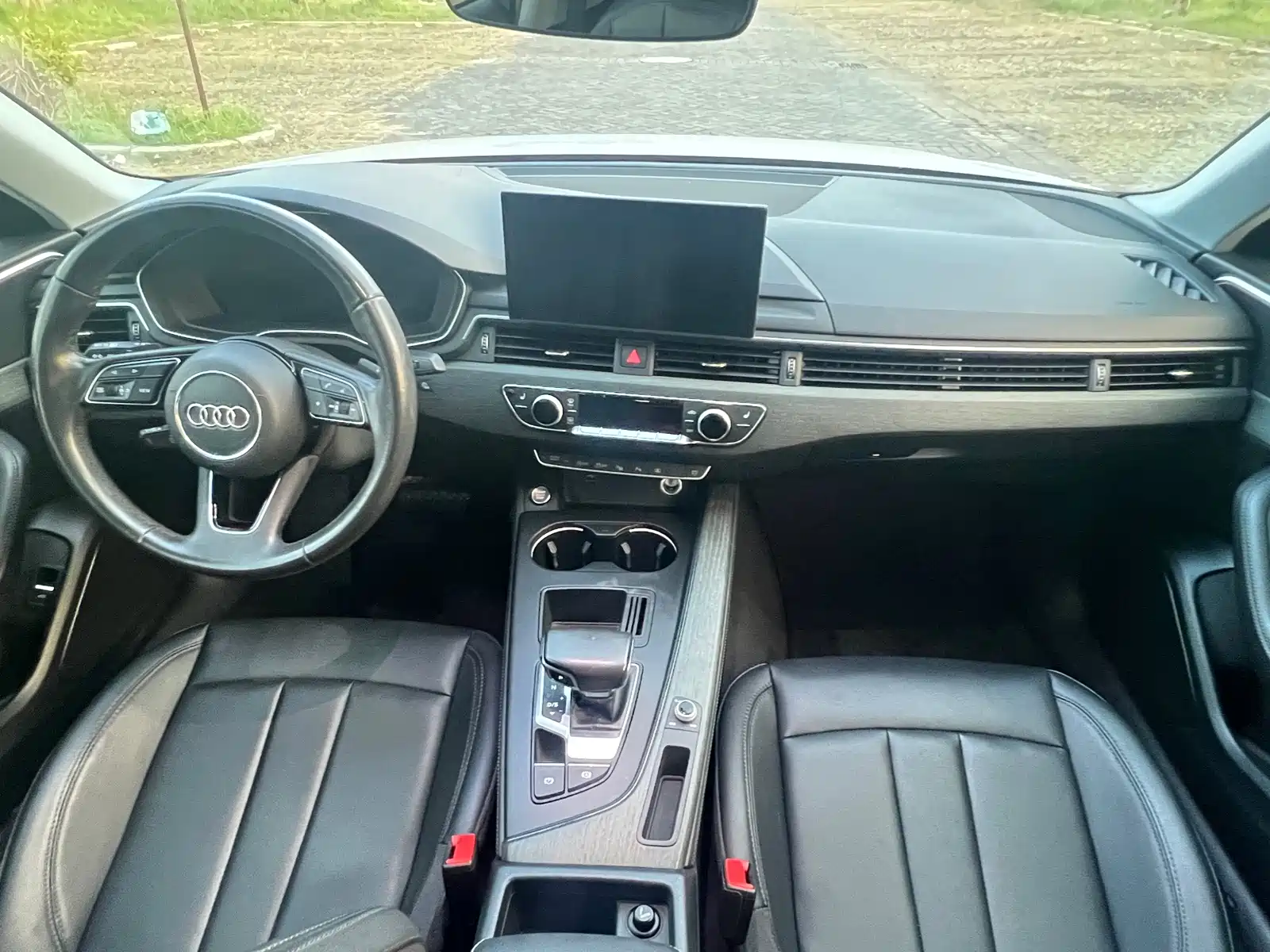 Фото 13 - Audi A4L