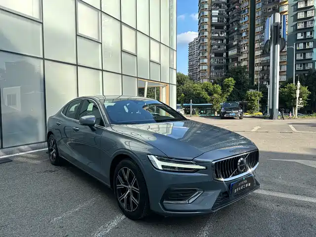 Volvo S60 2024 B4 Elegance Luxury Edition — фото 3