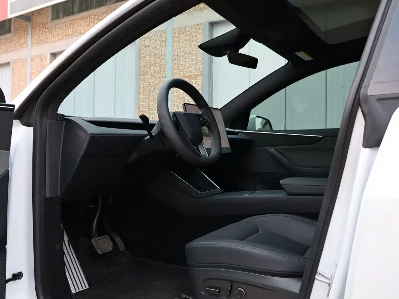 Tesla Model Y 2026 2025 Model Rear-Wheel Drive Launch Edition