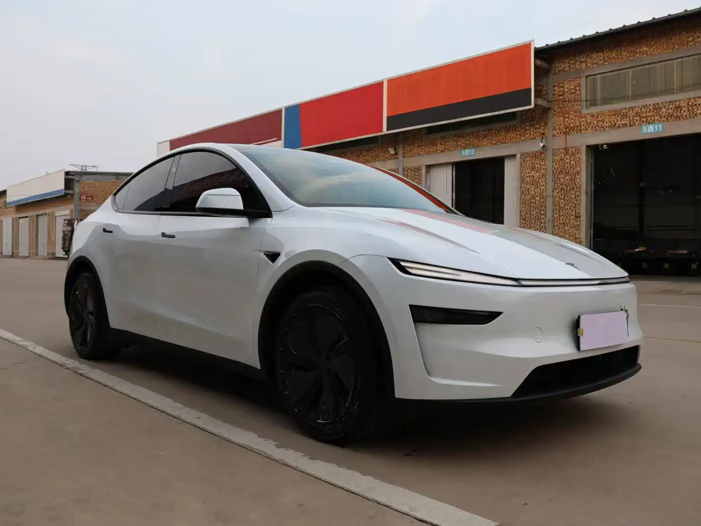Tesla Model Y 2026 2025 Model Rear-Wheel Drive Launch Edition