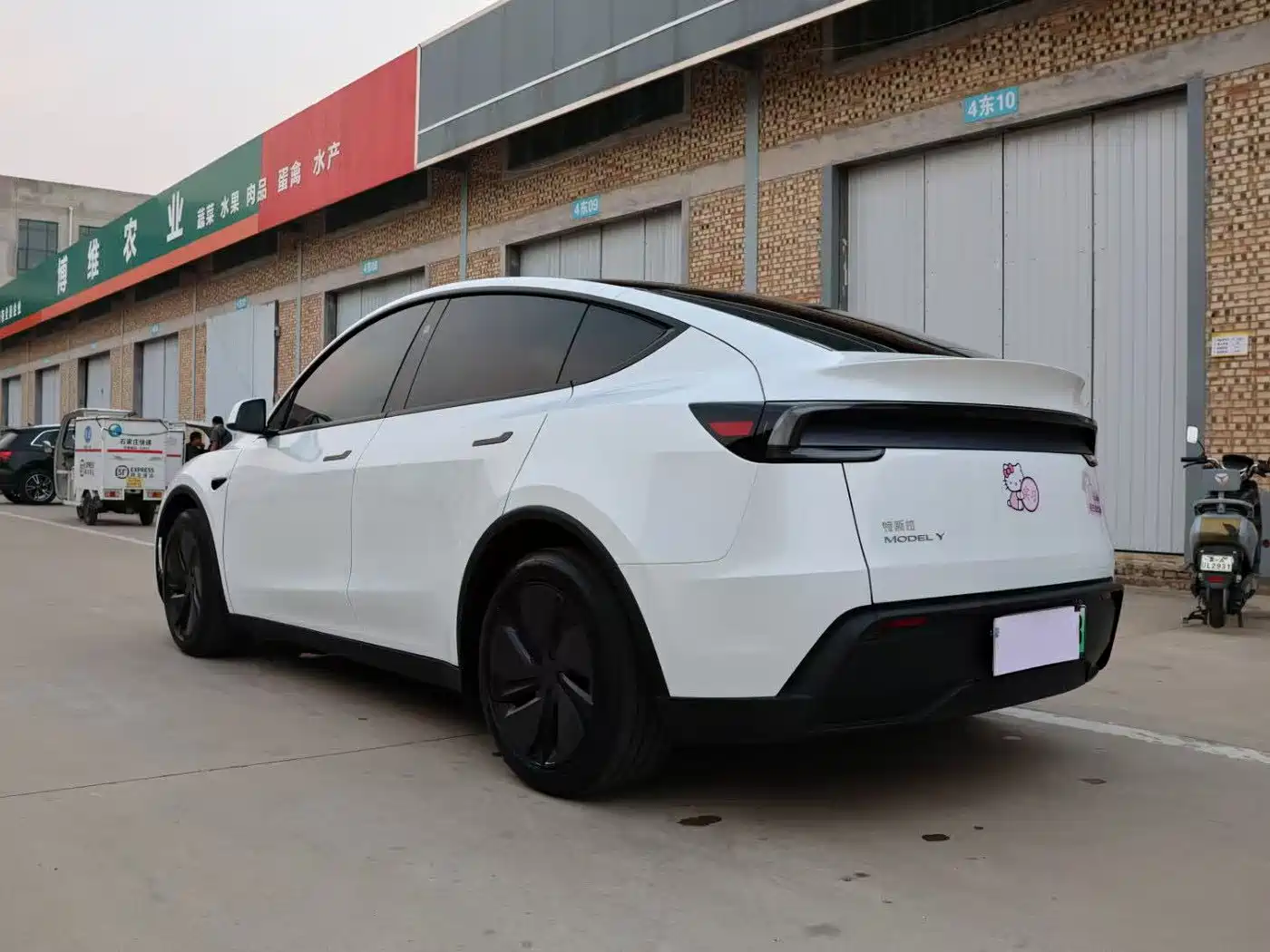 Tesla Model Y 2026 2025 Model Rear-Wheel Drive Launch Edition