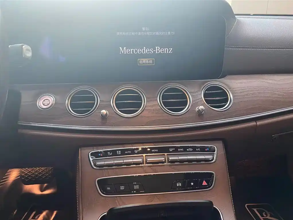 MERCEDES-BENZ E CLASS