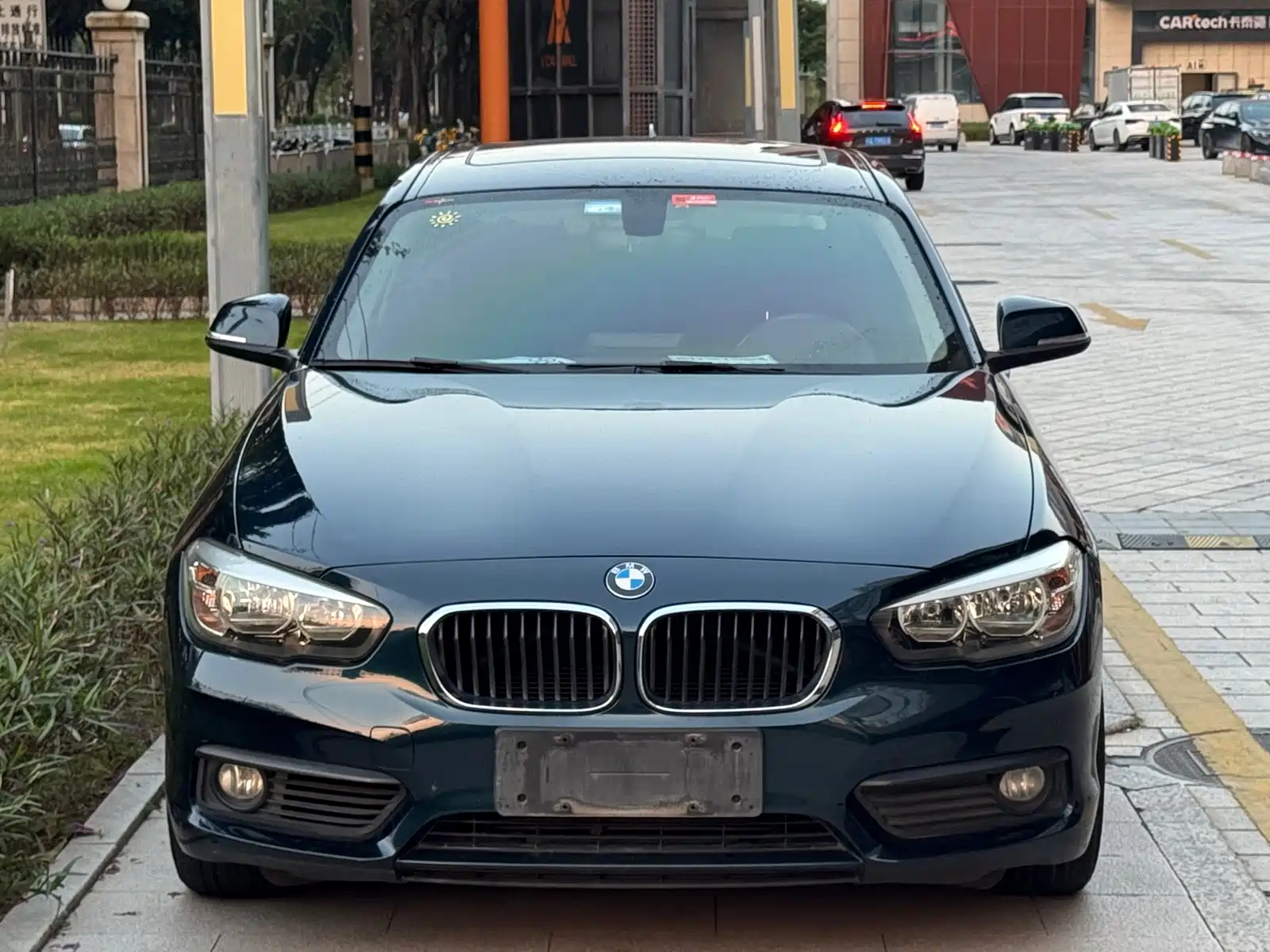 Photo 2 - BMW 1 Series (Import)