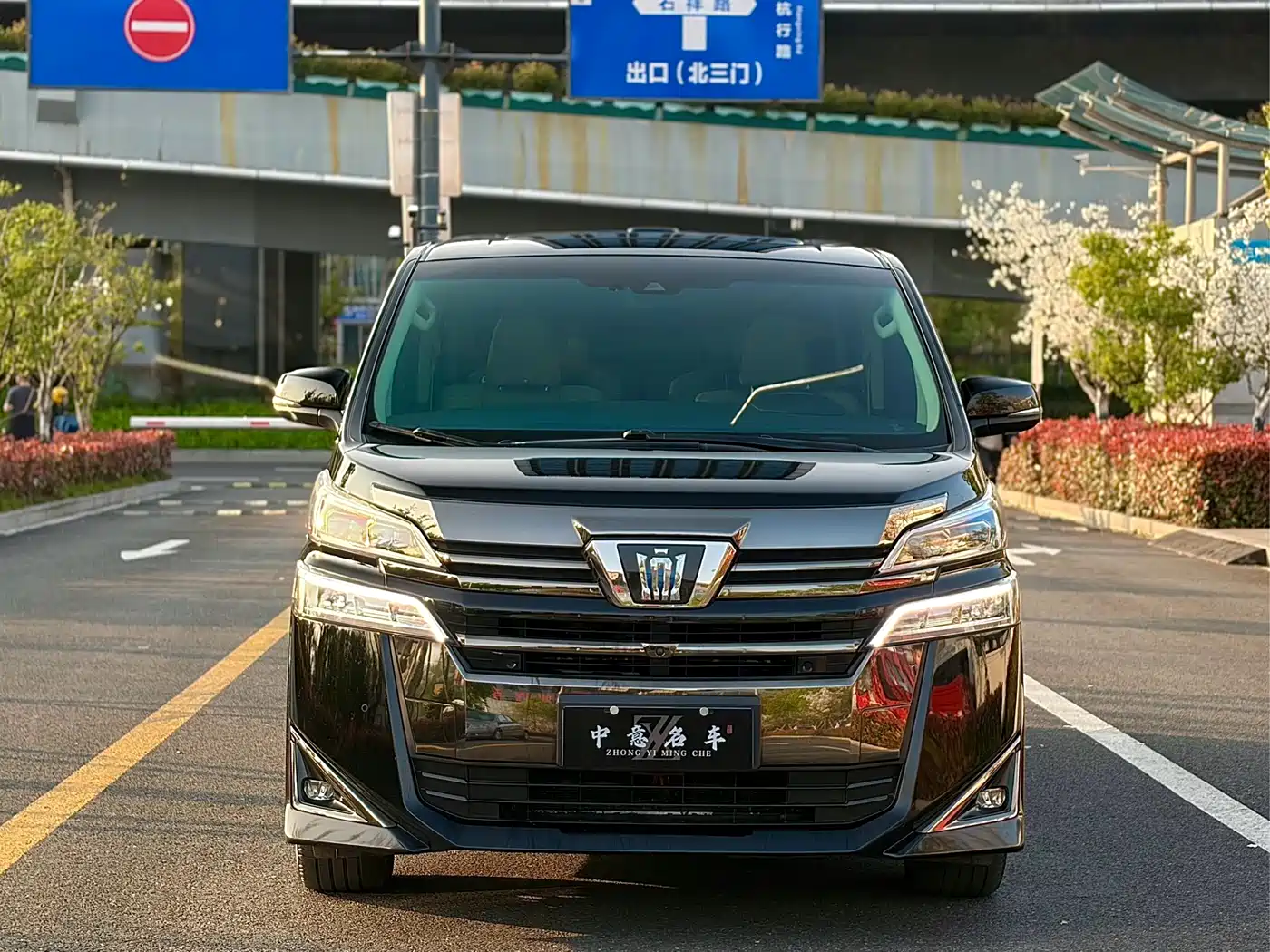 Toyota Vellfire 2021 Crown Hybrid 2.5L HV Supreme Edition фото 2