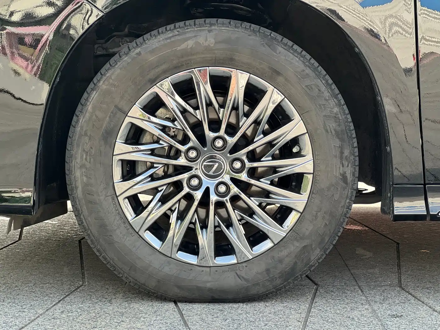Lexus LM 2020 300h Seven-Seater Elegance Edition фото 8