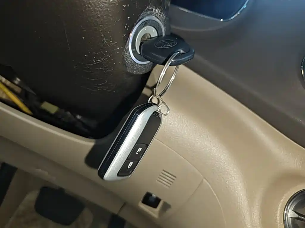 Toyota Highlander 2012 2.7L 2WD 5-seater Elite Edition фото 9