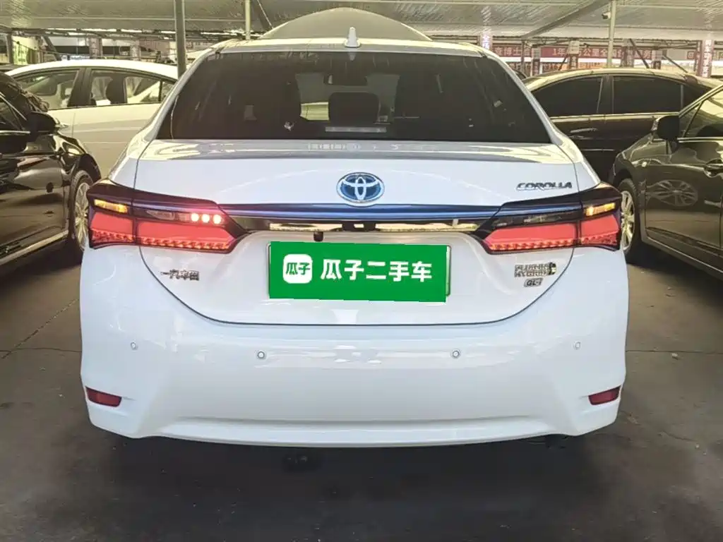 Toyota Corolla Twin Engine E+ 2019 1.8L E-CVT Leading Edition фото 6