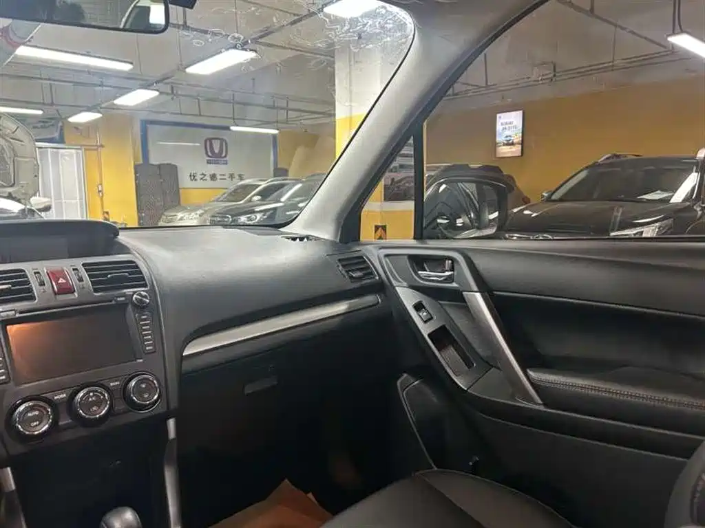 Subaru Forester 2013 2.5i Automatic Luxury Edition фото 17