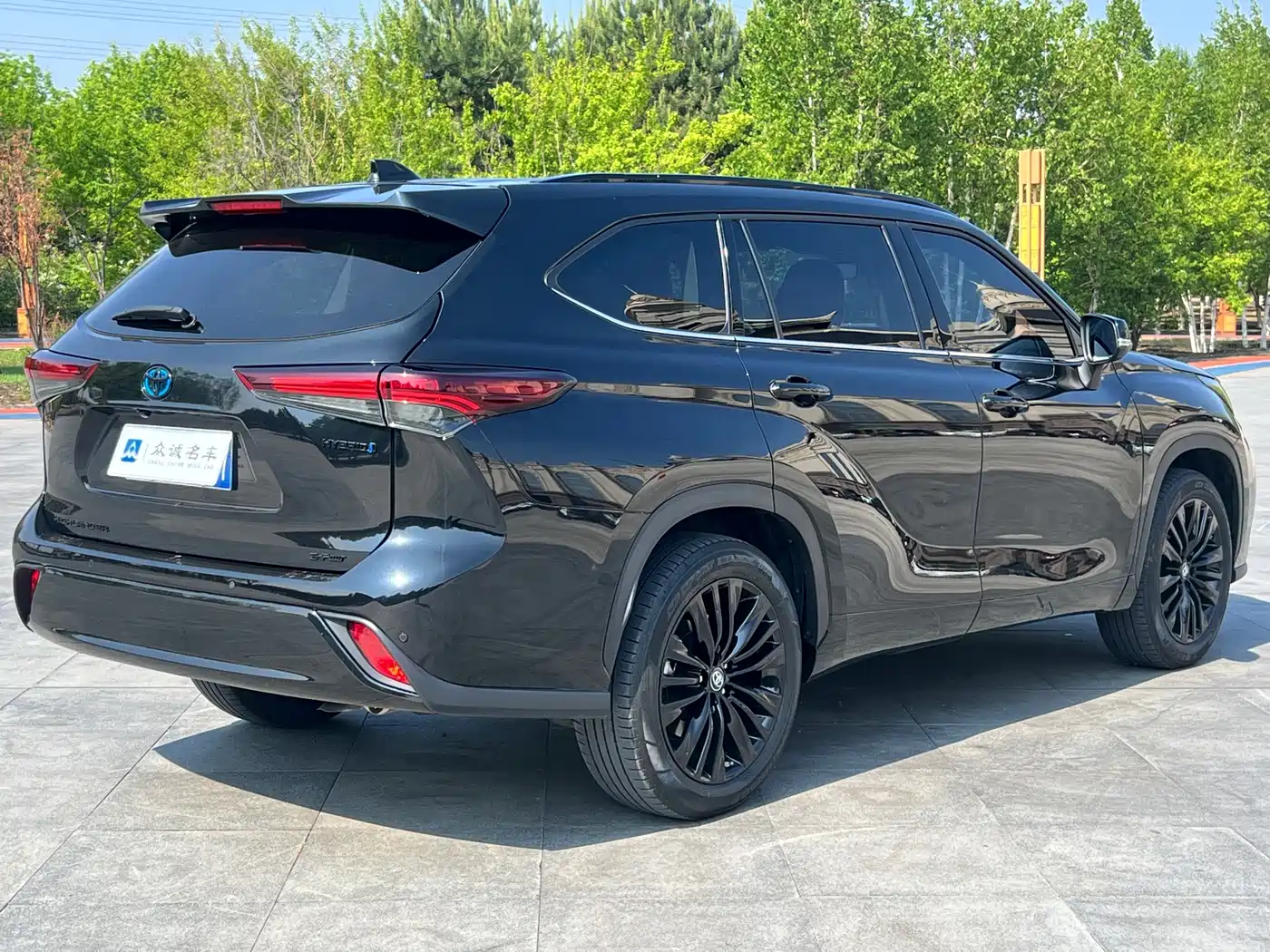 Toyota Highlander 2023 2.5L Smart Hybrid Dual Engine AWD Premium 7-Seater фото 7