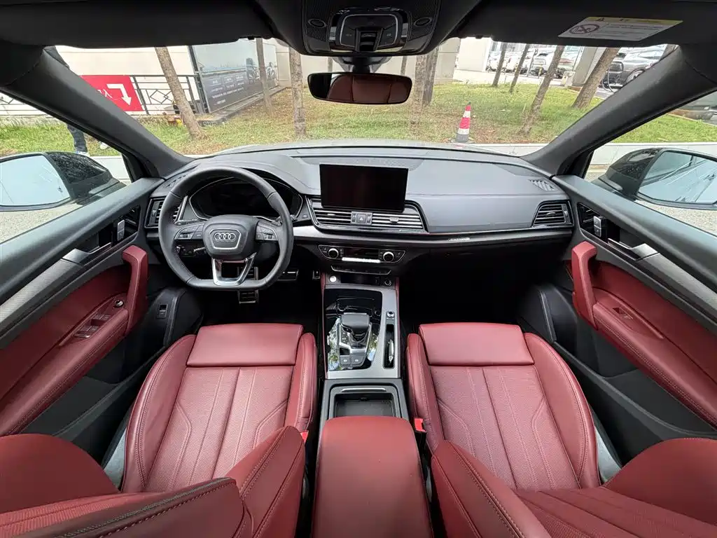Audi Q5L 2025 45th Anniversary Edition 40 TFSI Luxury Sport фото 22