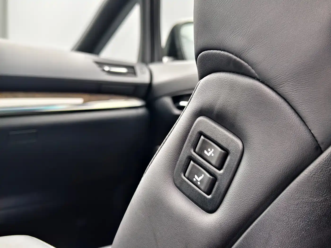 Toyota Vellfire 2019 Hybrid 2.5L HV Premium Edition фото 22