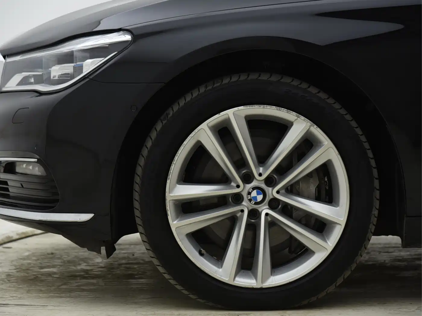 BMW 7 Series 2016 750Li xDrive 4-Seater фото 5