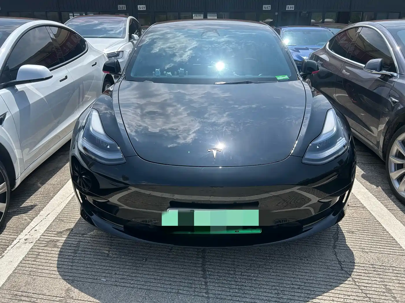 TESLA MODEL 3