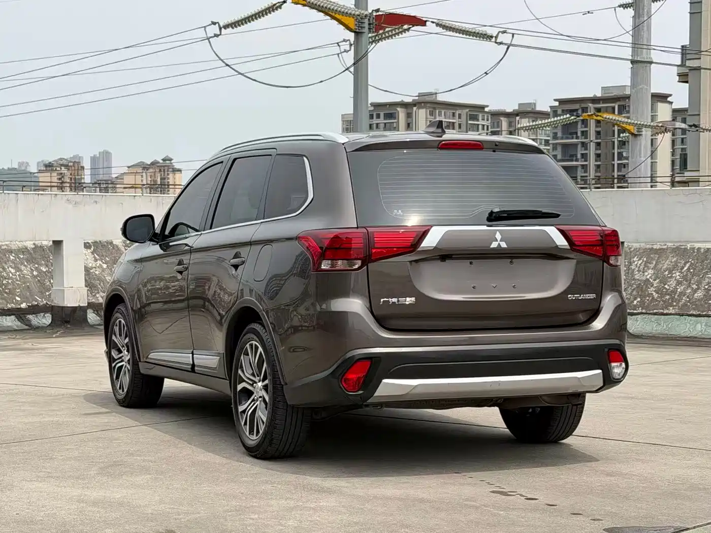 MITSUBISHI OUTLANDER