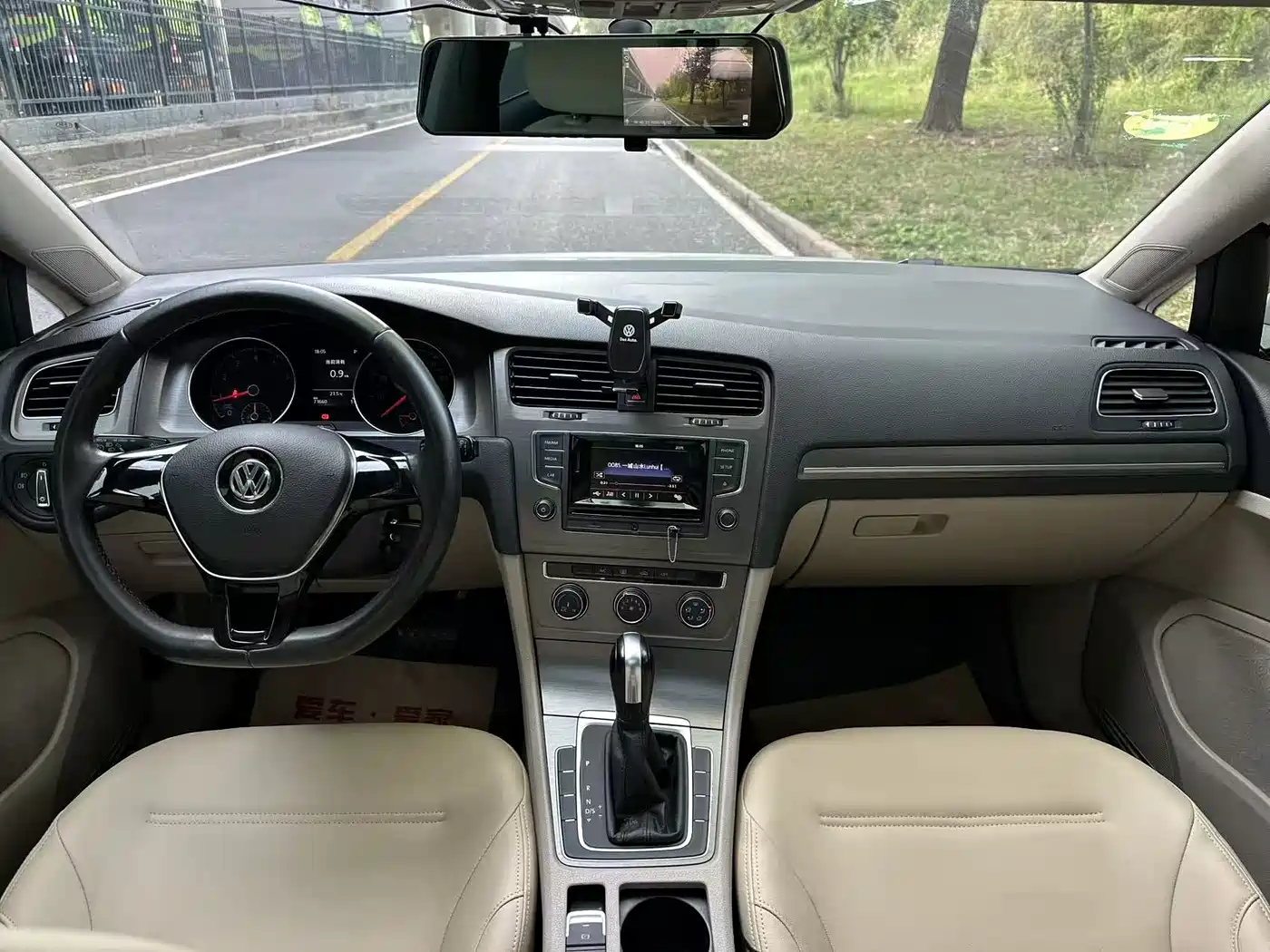 Volkswagen Golf 2016 1.6L Automatic Comfort фото 11