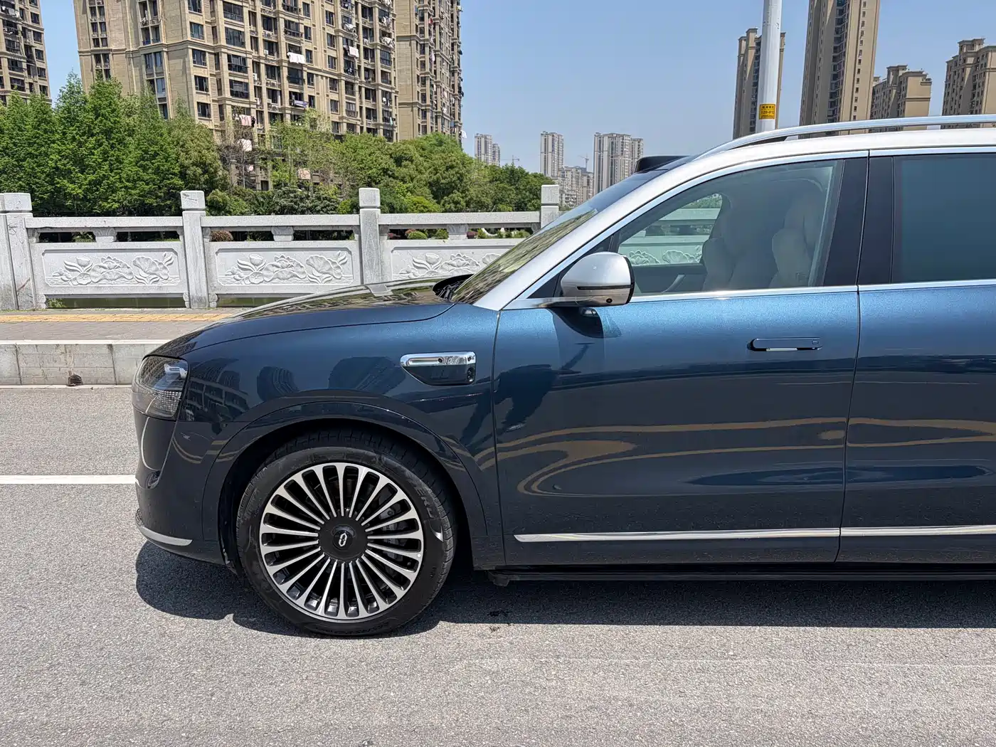 AITO Wenjie AITO M9 2025 Extended Range Ultra 52kWh 6-Seater фото 3