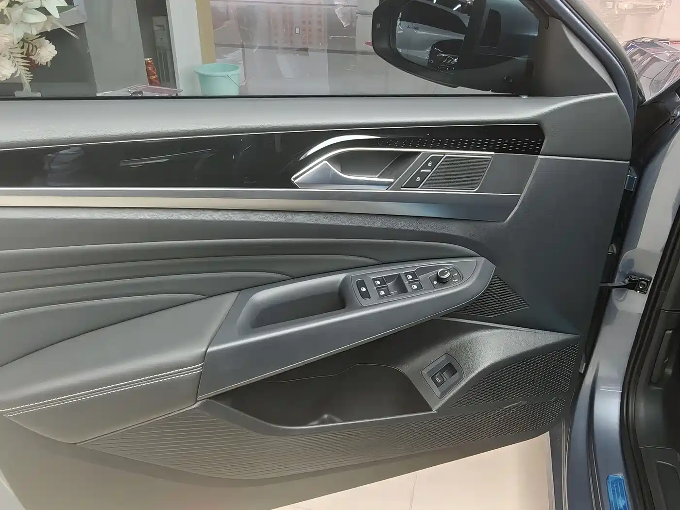 Volkswagen Passat 2022 330TSI Starlight Elite Edition фото 7
