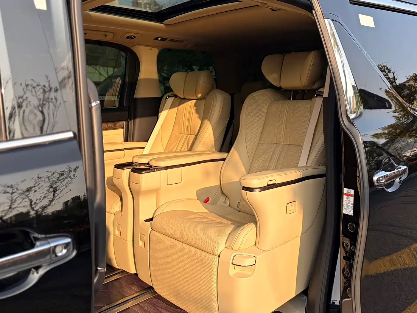 Toyota Vellfire 2021 Crown Hybrid 2.5L HV Supreme Edition фото 12