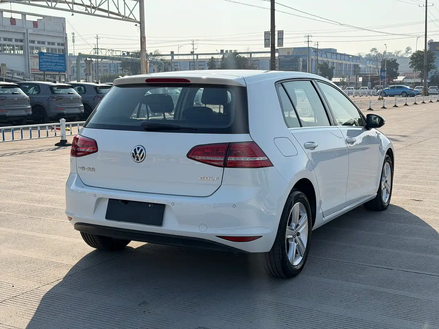 VOLKSWAGEN GOLF