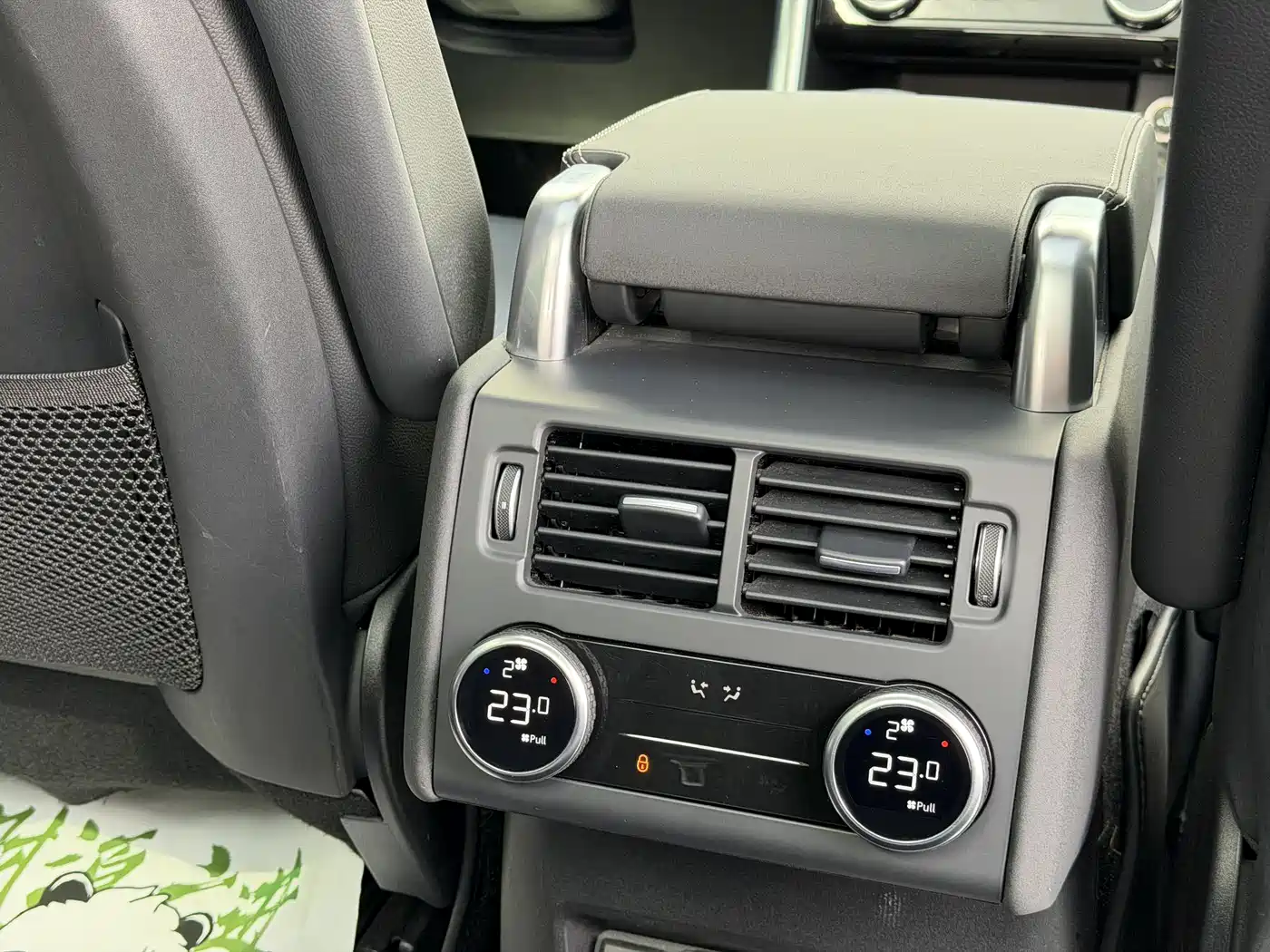 Land Rover Discovery 2023 Facelift 360PS R-Dynamic SE фото 16