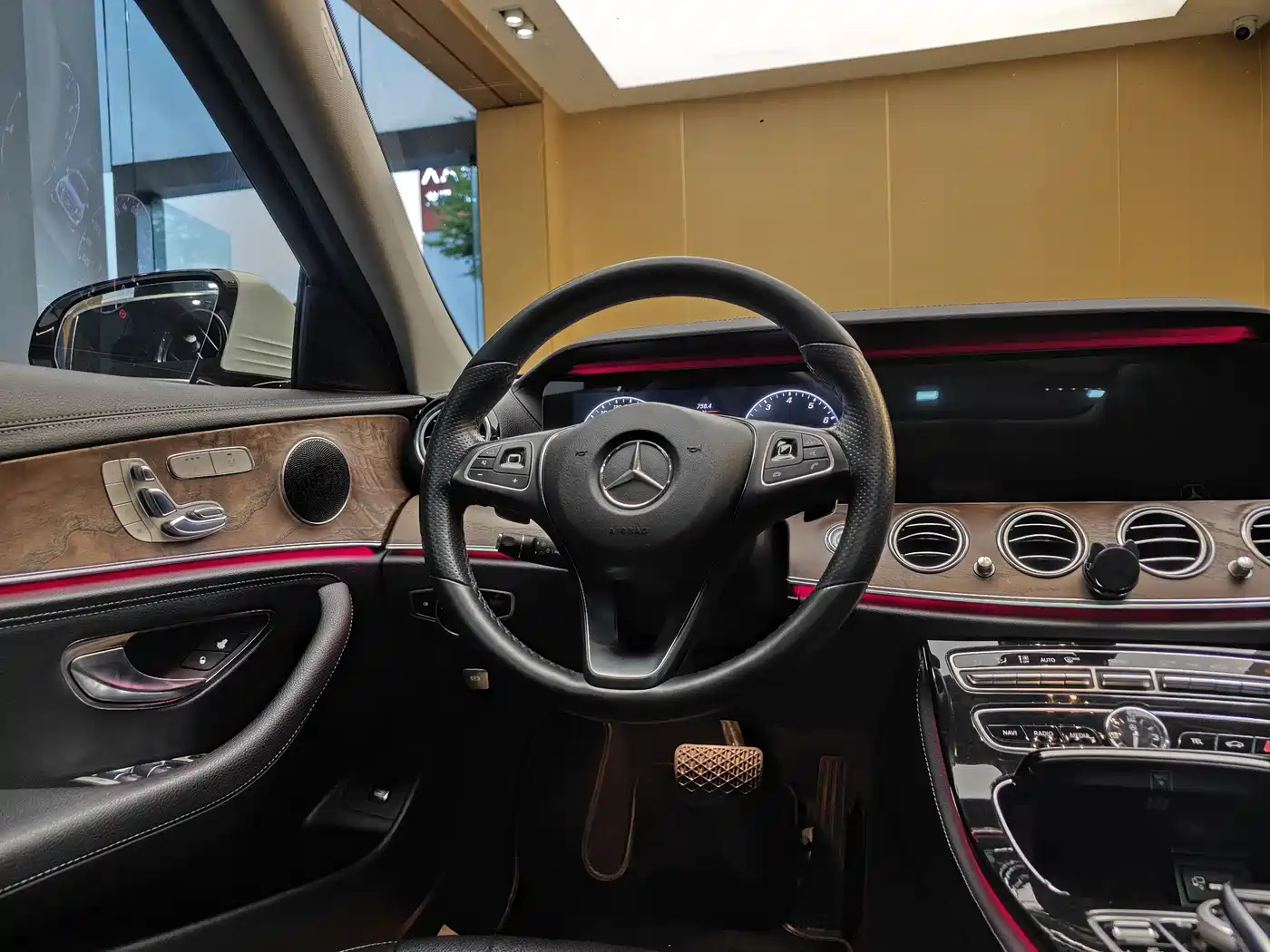 Mercedes-Benz E-Class 2016 E 300 L Fashion Type фото 14