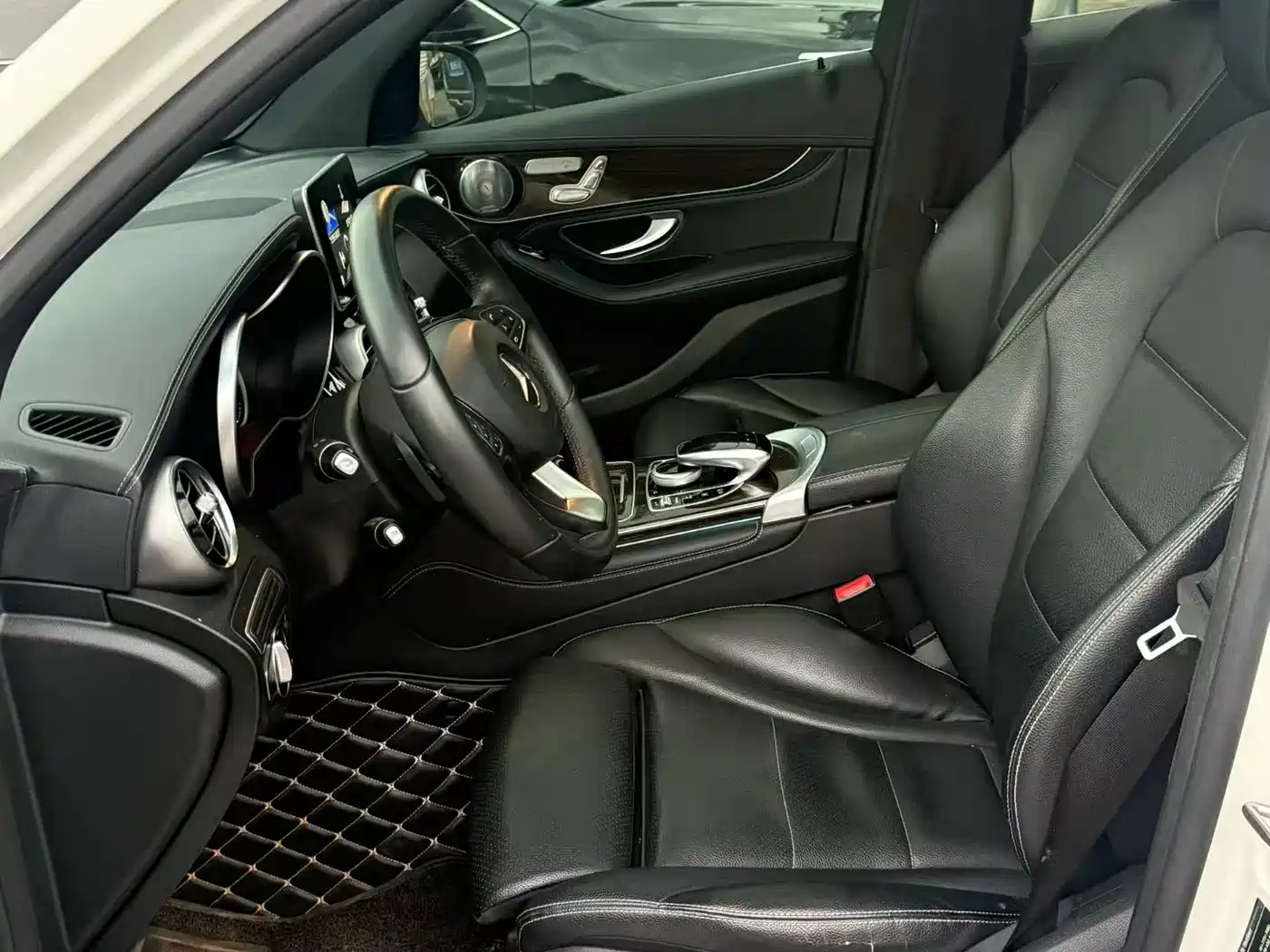 Mercedes-Benz GLC 2017 GLC 260 4MATIC Dynamic фото 4
