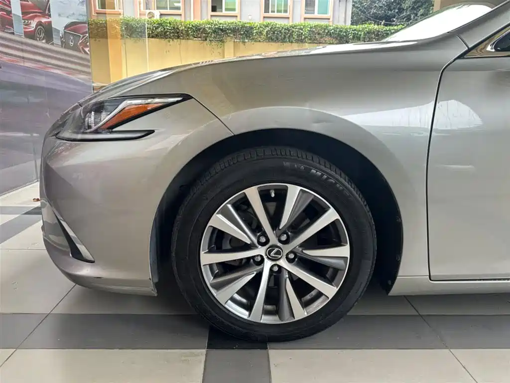 Lexus ES 2022 200 Excellence Edition фото 8