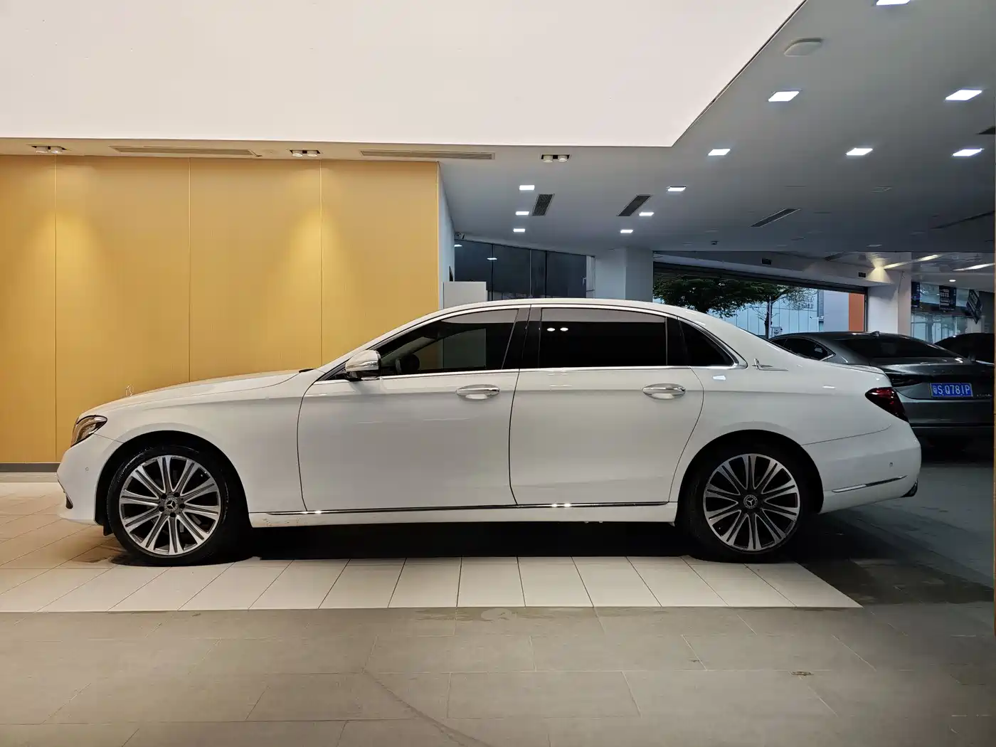 Mercedes-Benz E-Class 2016 E 300 L Fashion Type фото 6