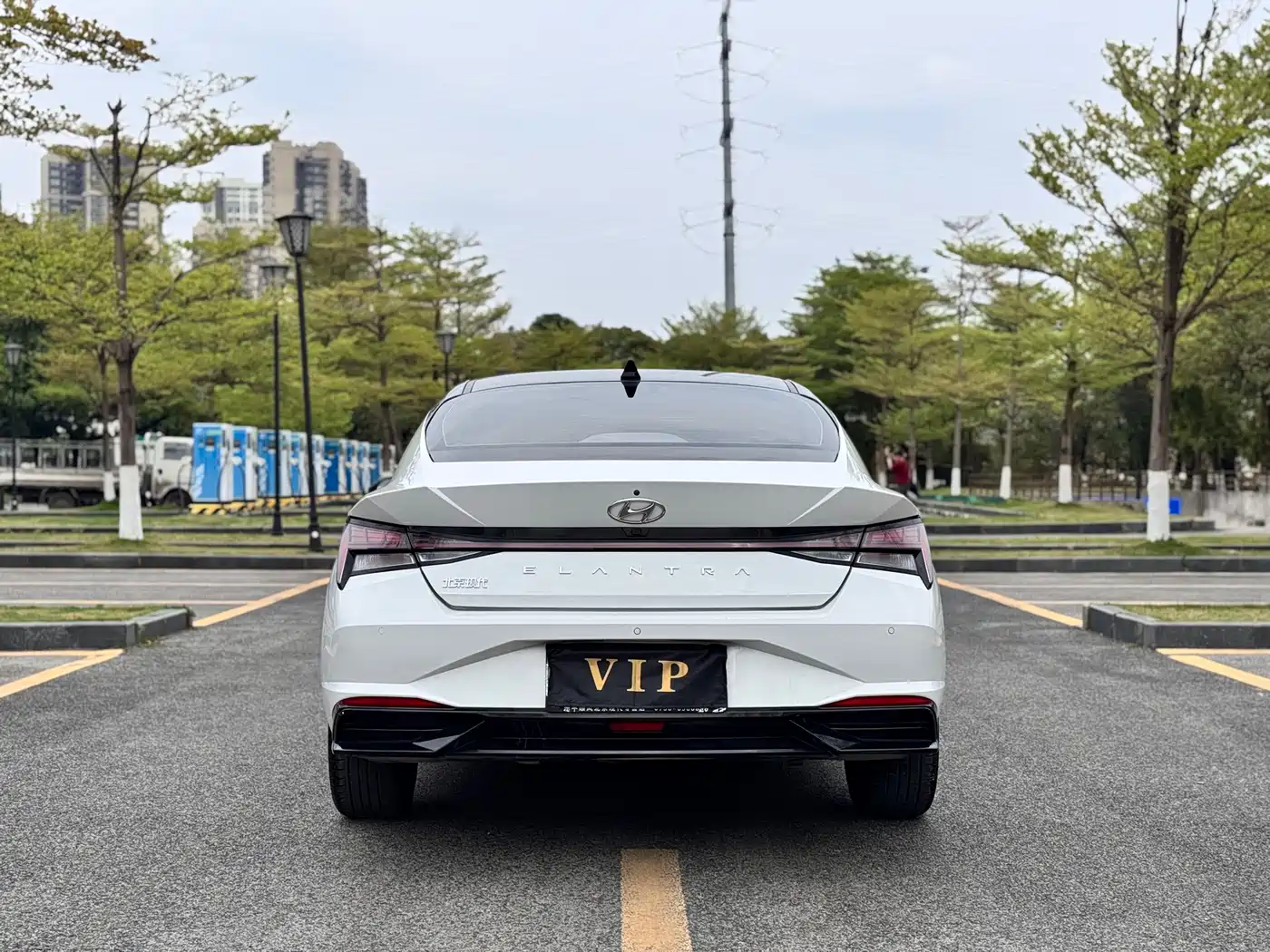 Hyundai Elantra 2022 1.5L CVT LUX Premium Edition фото 21