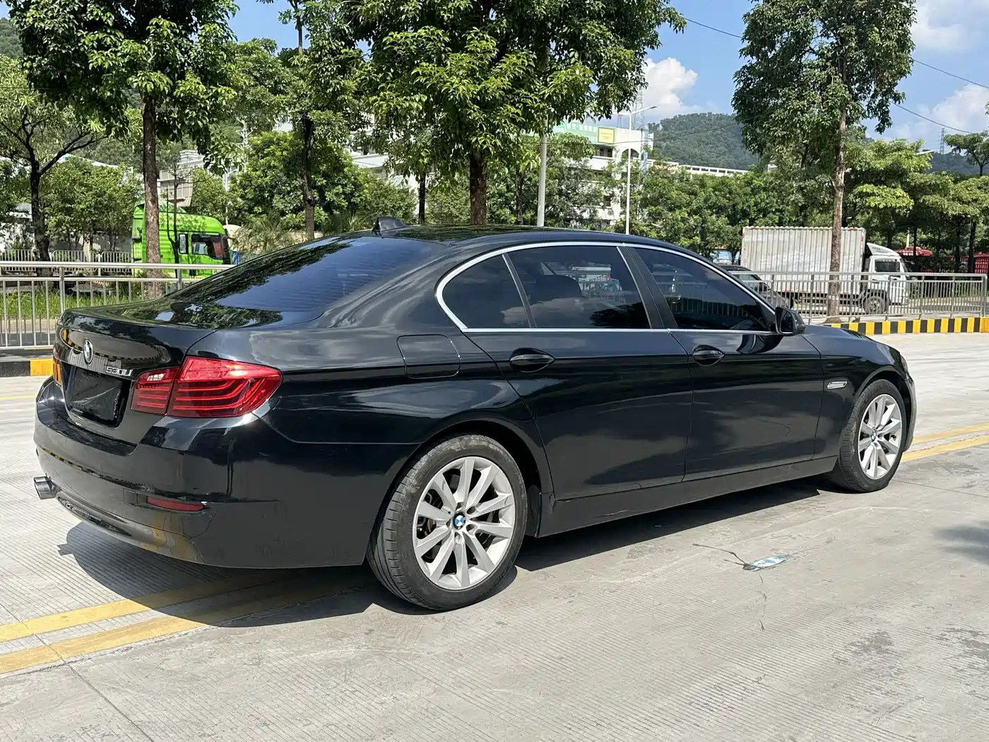 Photo 7 - BMW 5 Series