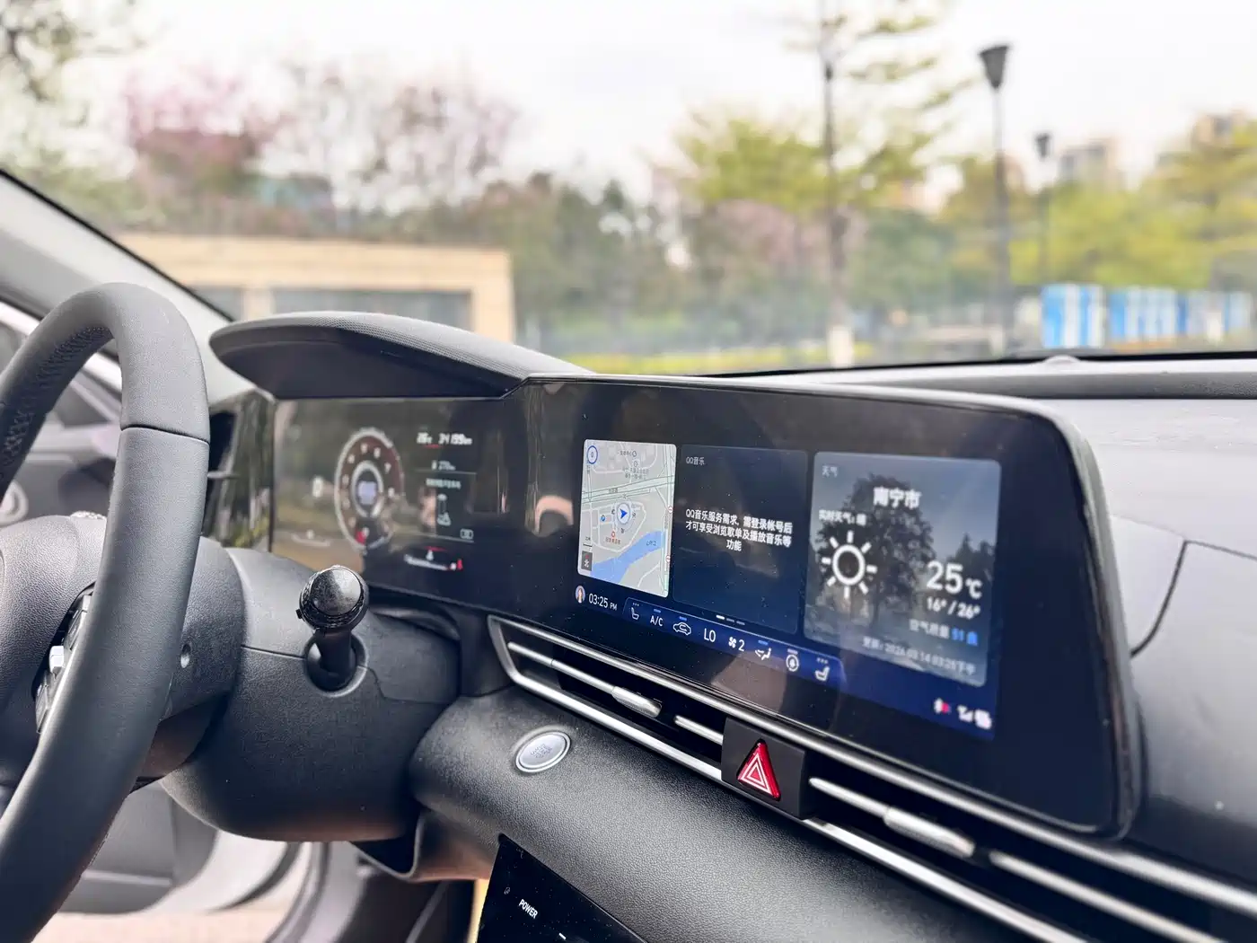 Hyundai Elantra 2022 1.5L CVT LUX Premium Edition фото 10