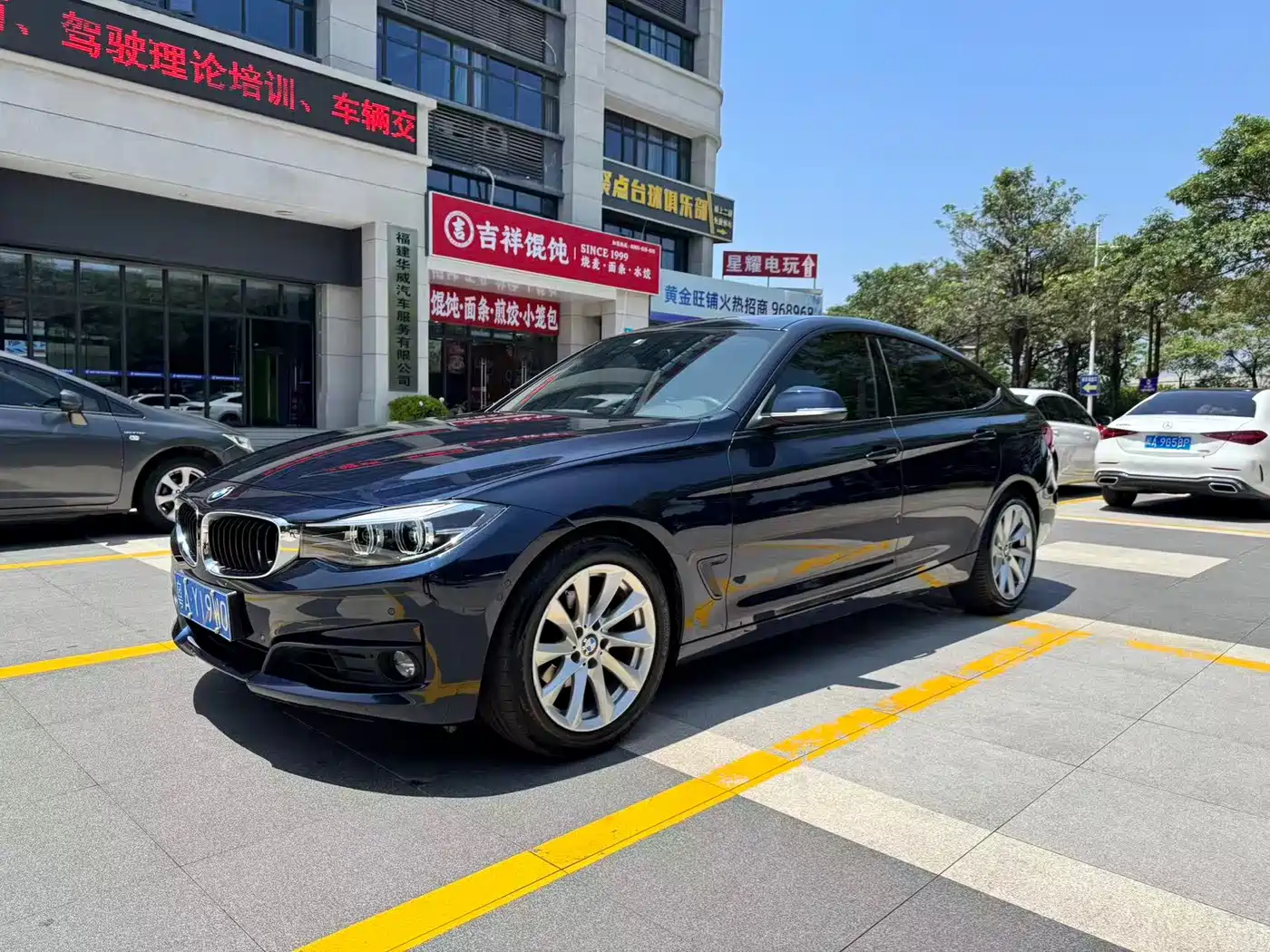 BMW 3 Series GT 2018 320i Luxury Design Package